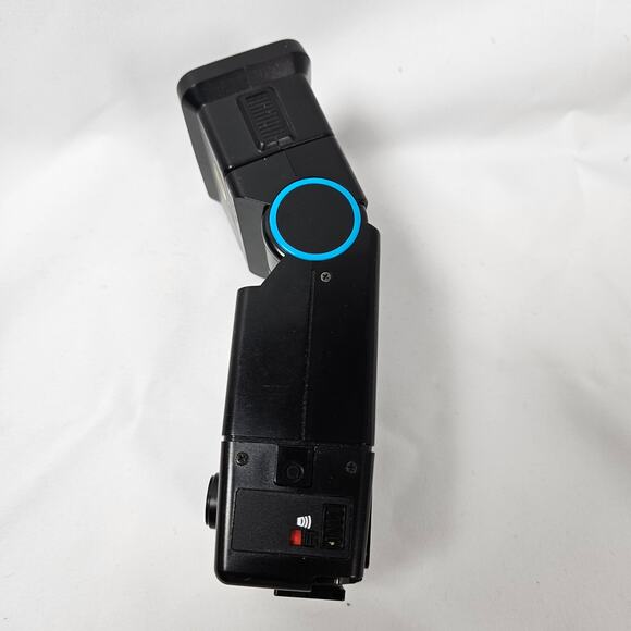 Vivitar Auto-Dedicated Thyristor Zoom Shoe Mount Flash - Picture 3 of 6